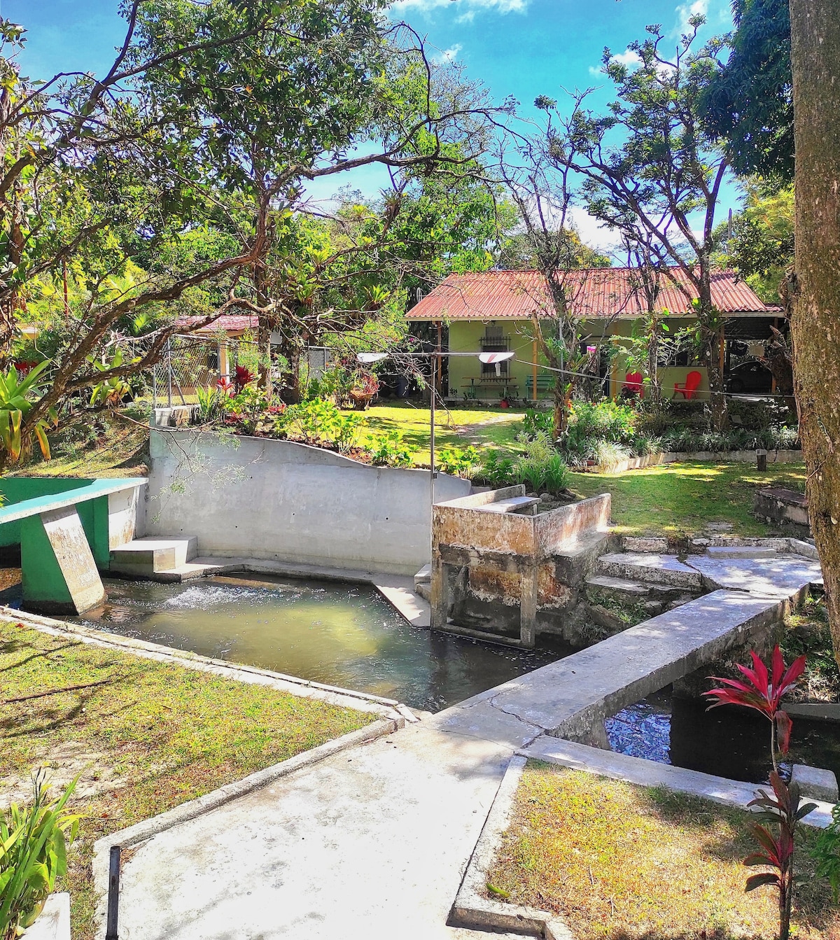 Country House in El Valle de Antón with dam/river