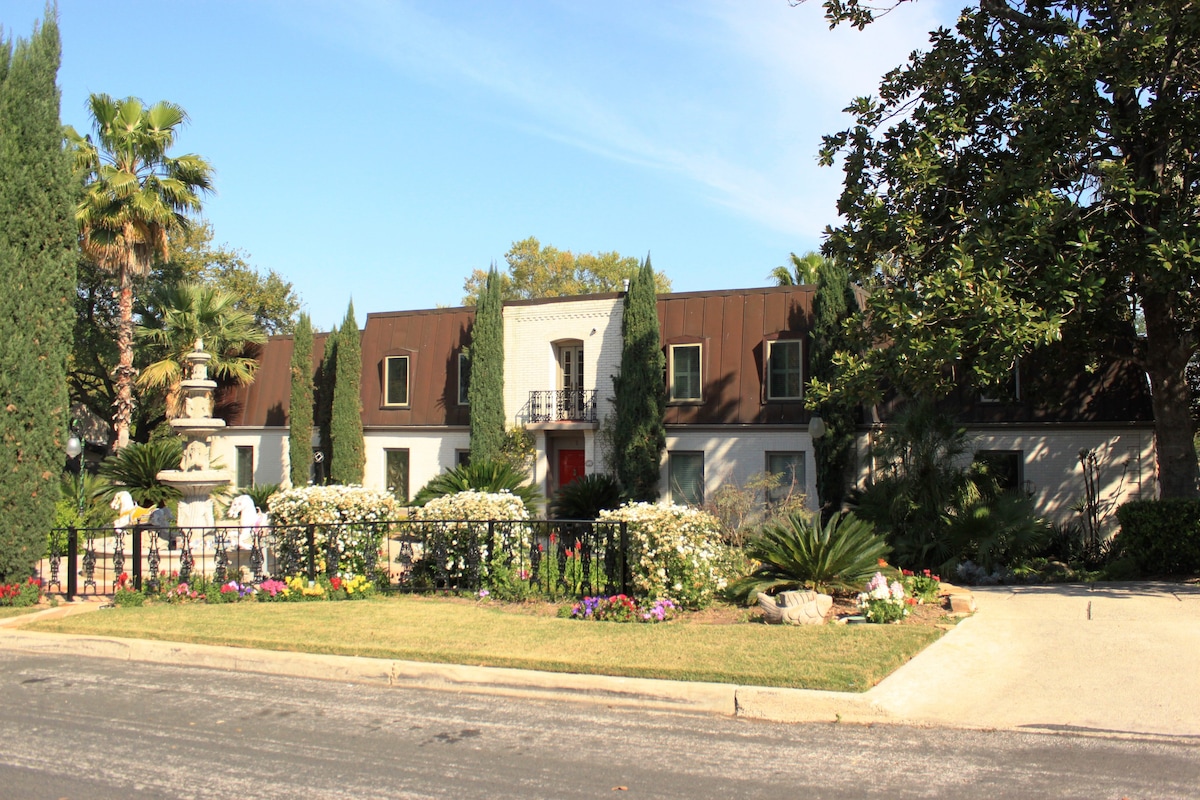 La Casa Elegante- San Antonio home