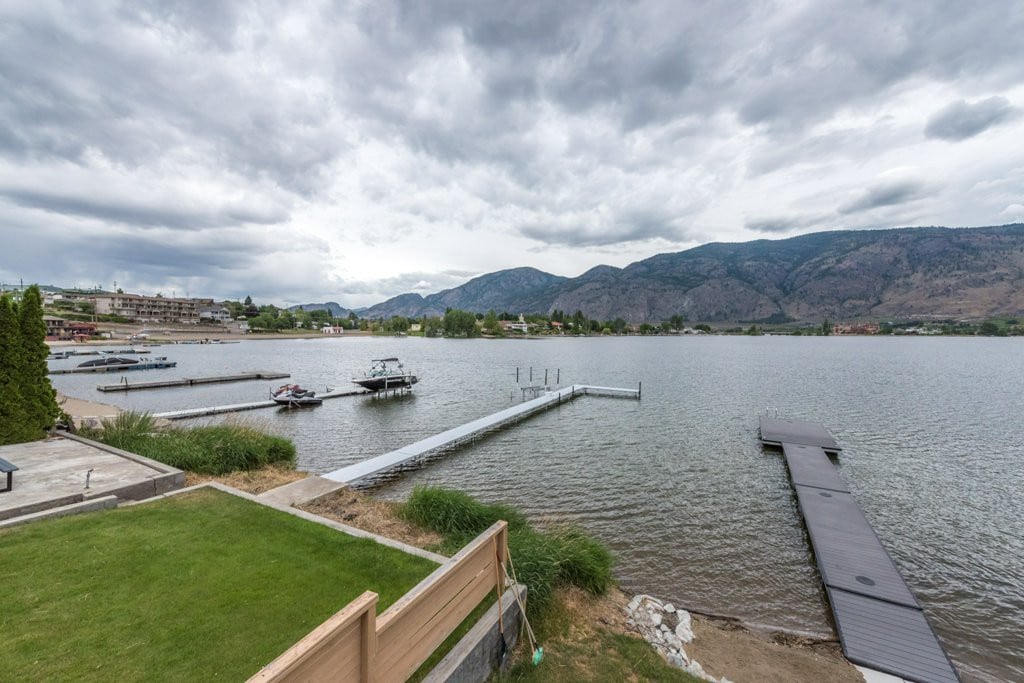 奥索尤斯湖（ Lake Osoyoos ）经过翻修的海滨房源！