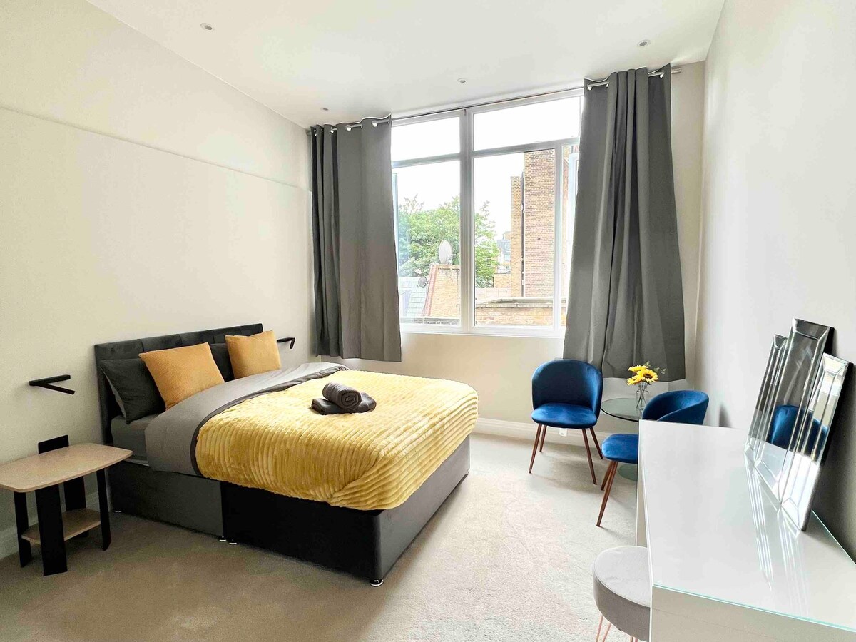 LUX 2BR Abbey Road Apartment - Sleeps up to 9
