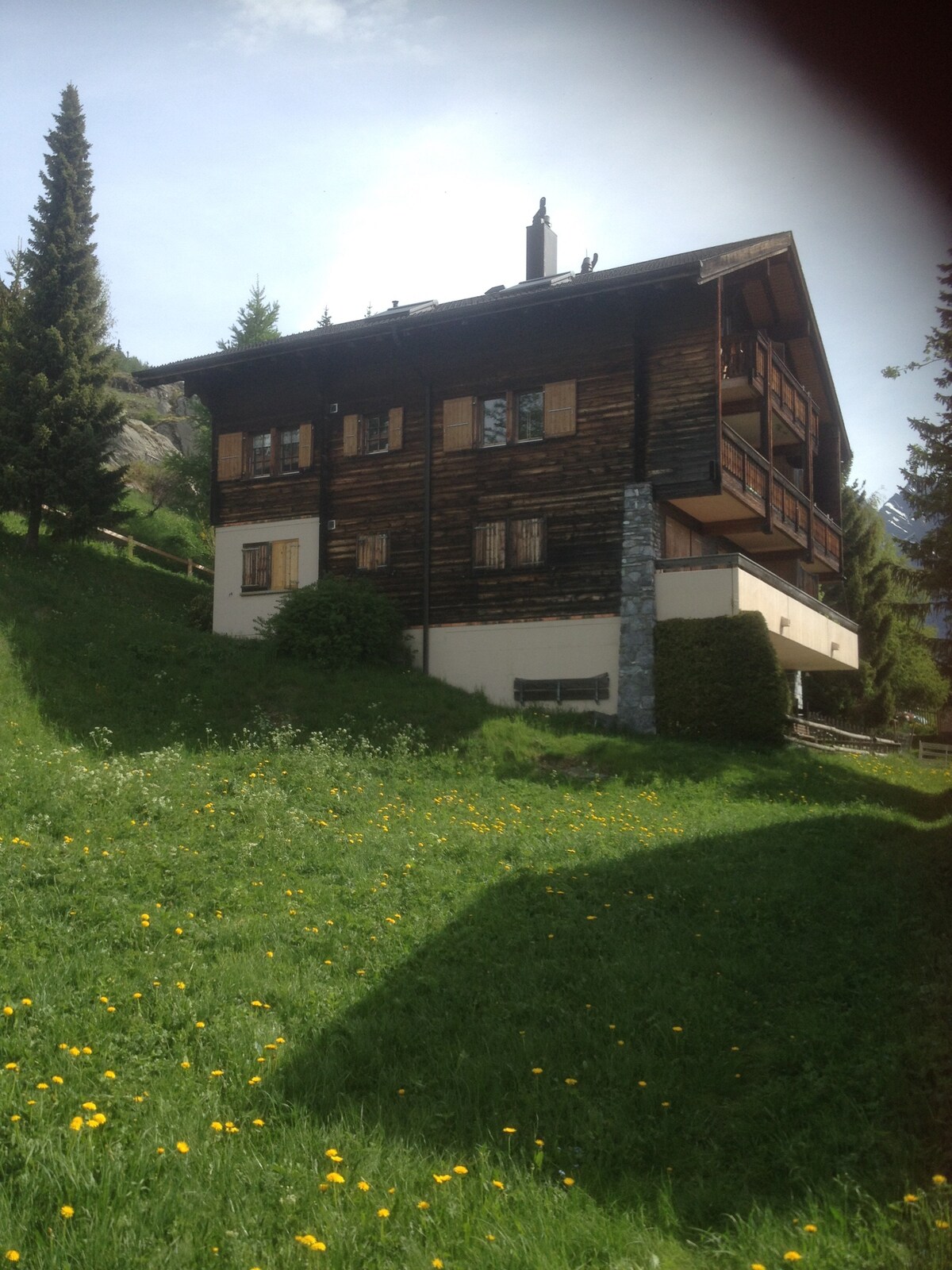 迷人的瑞士度假木屋。纯粹的自然/全景。