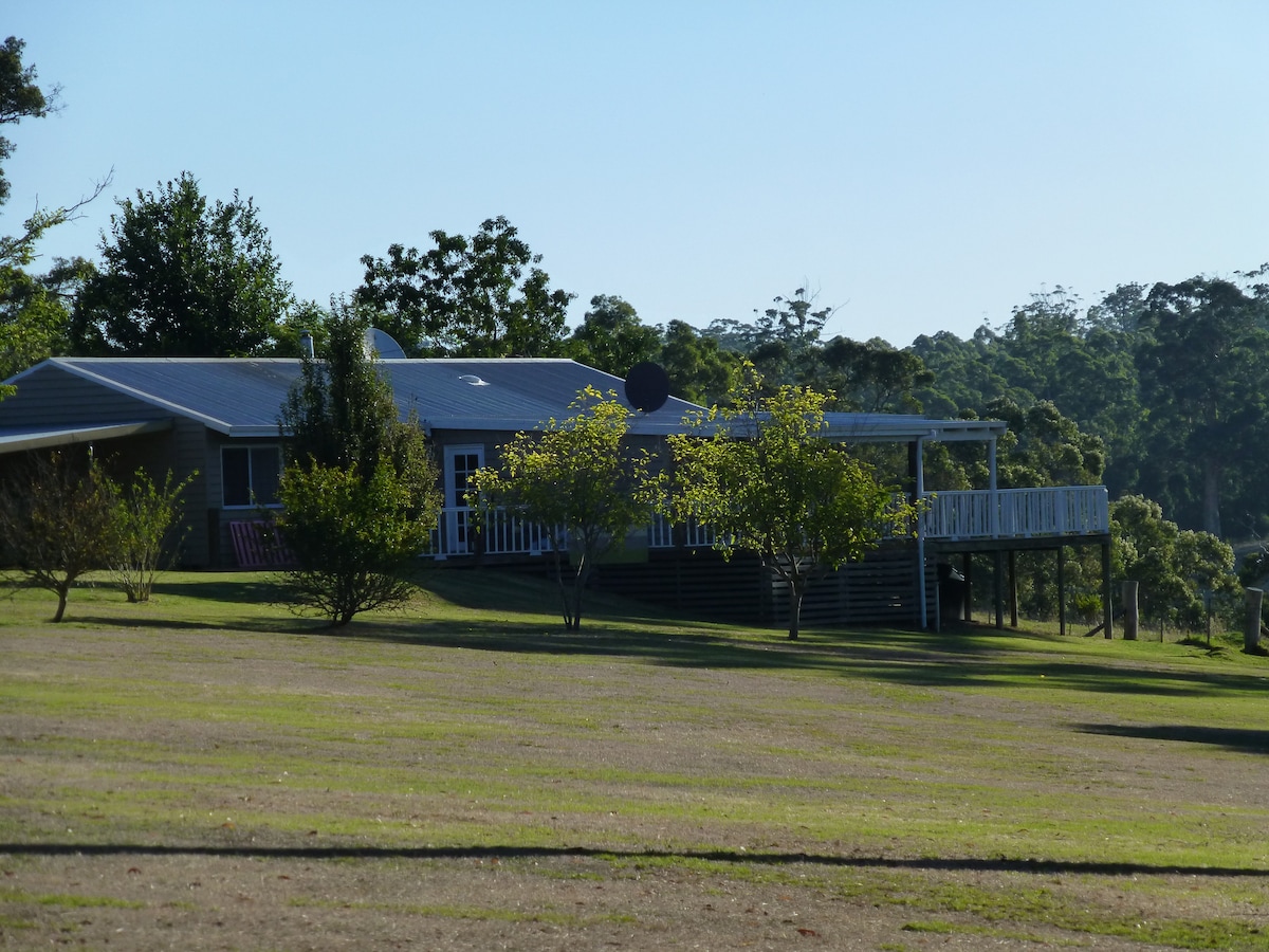 Hampshire Farmhouse Southern Forests WA