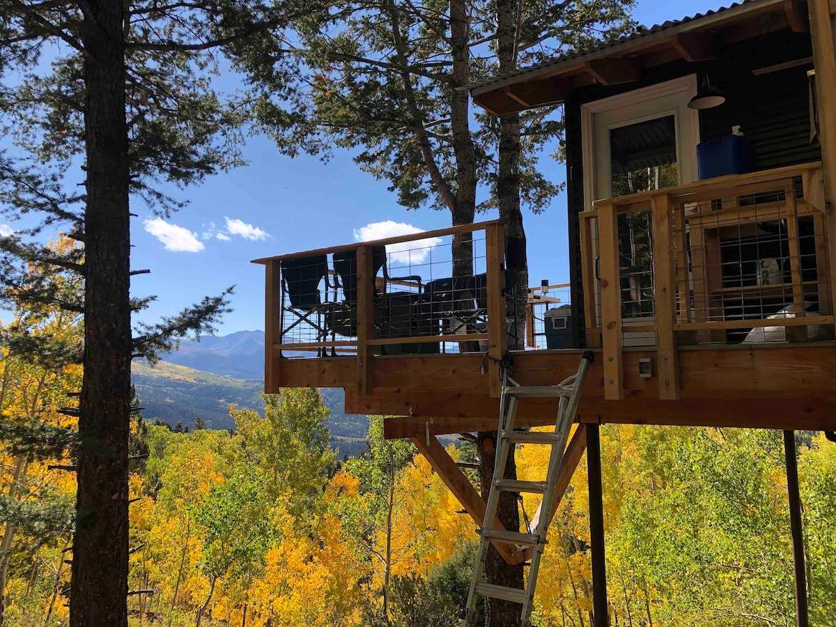 Colorado High Mountain Offrid Glamping Treehouse