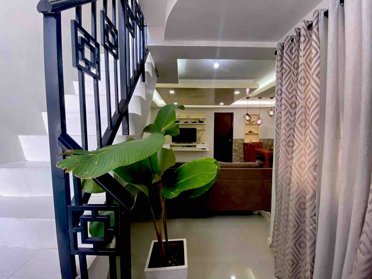 Naga Cebu （ AW House Rental ）的2卧室联排别墅