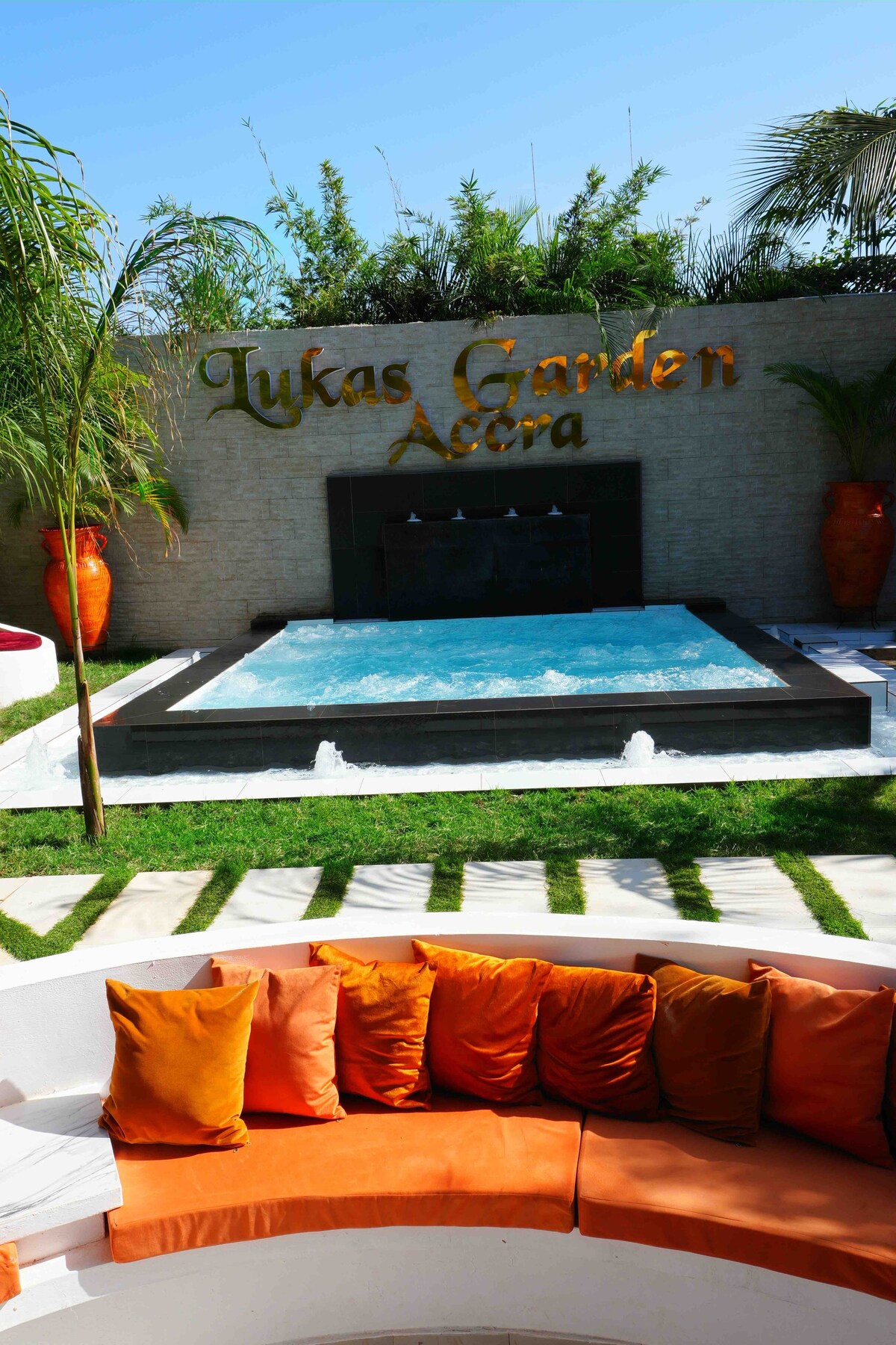 Lukass Garden House Accra with Pool, Jacuzzi & Gym