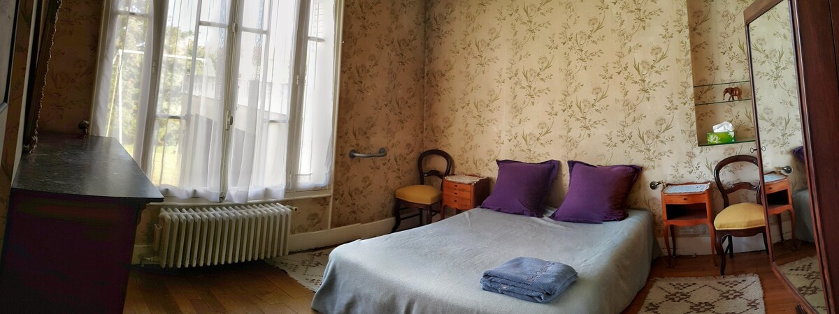 房间1 / 大床房。宽敞静怡舒适,有院子的法国传统民居。