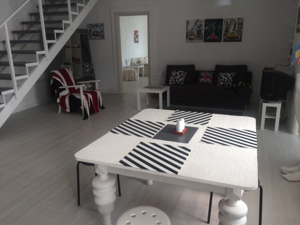 Stylish flat in center. Two bedrooms + FB