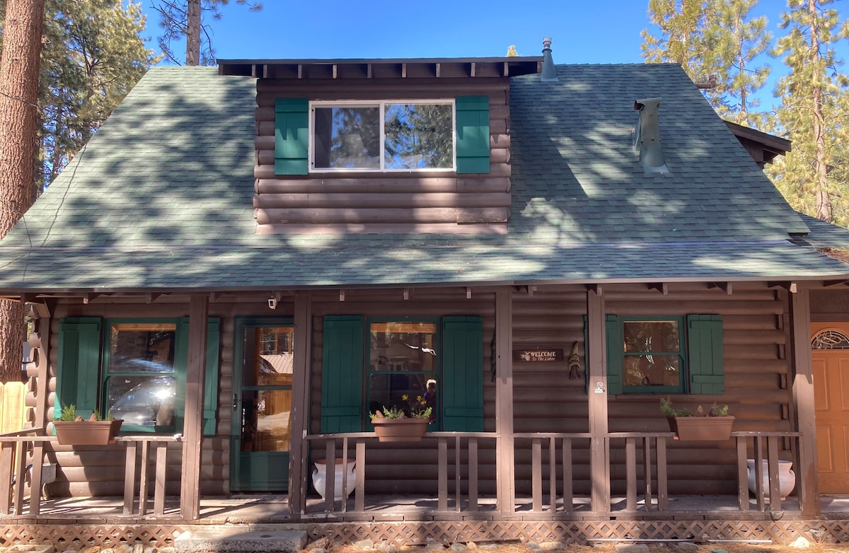 New listing! Lincoln Log Cabin at the Lake!