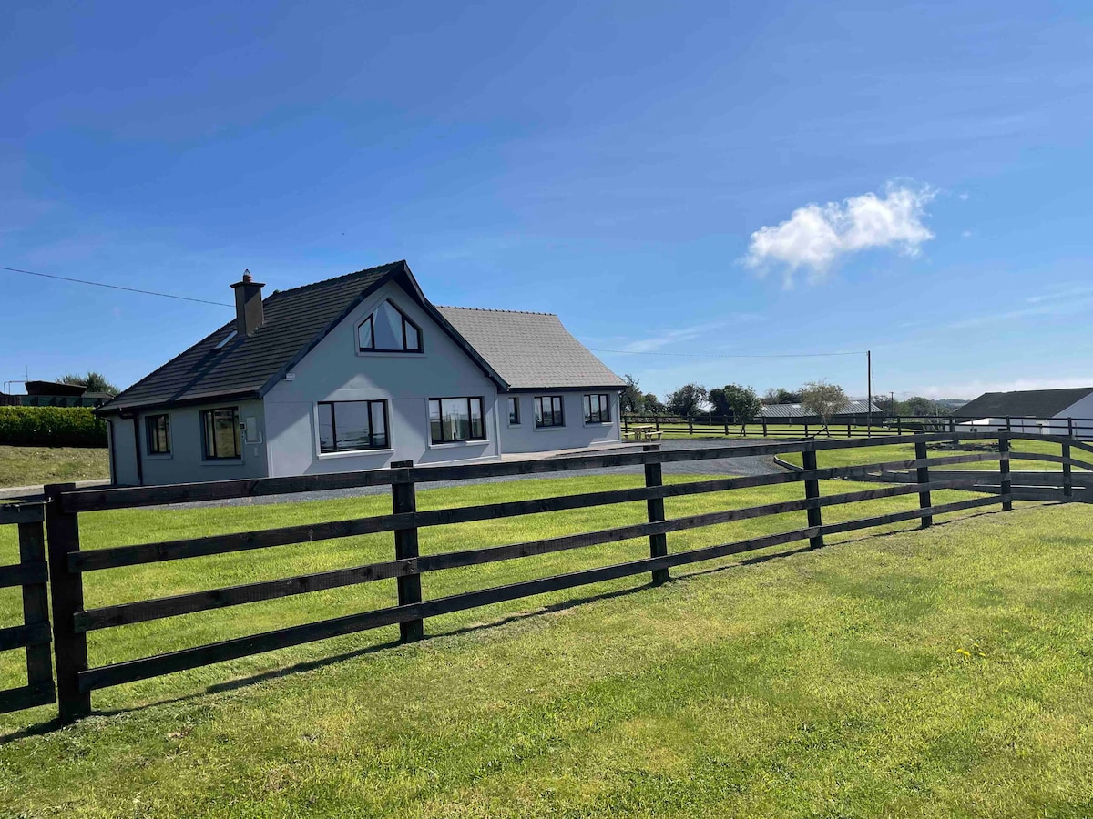 Spacious and cozy home with Youghal Bay views