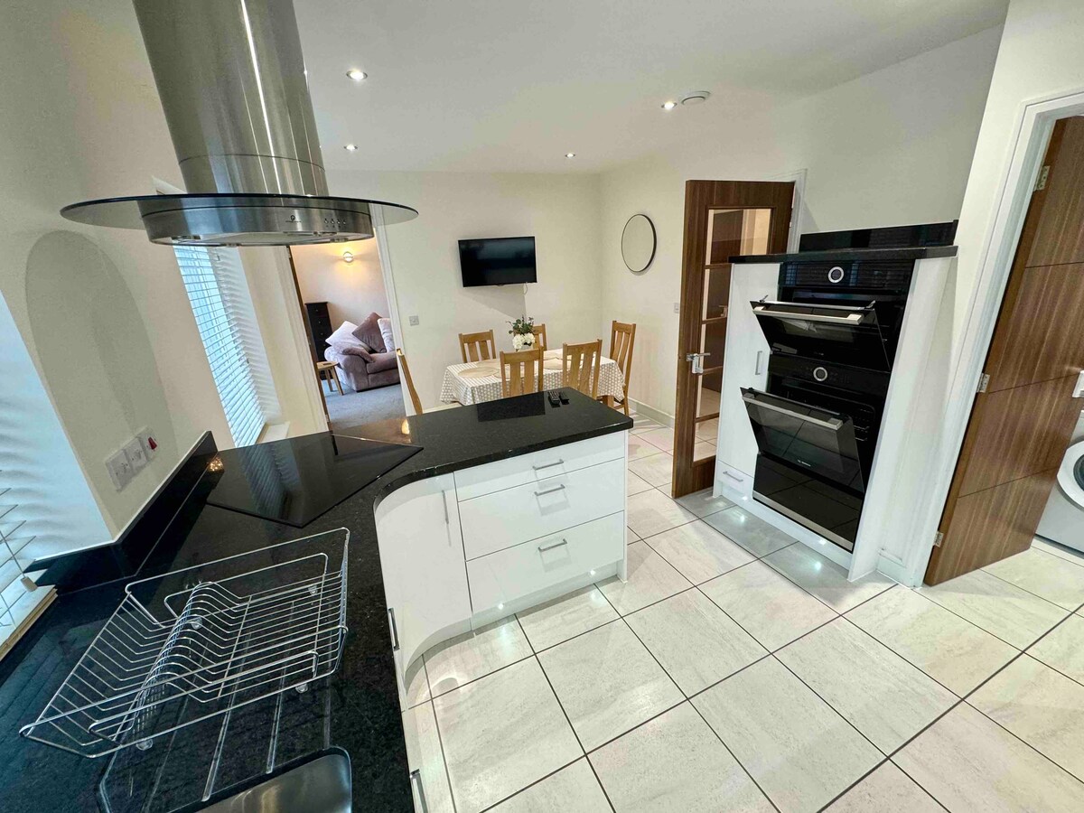 3 Bed Detached Home With Parking