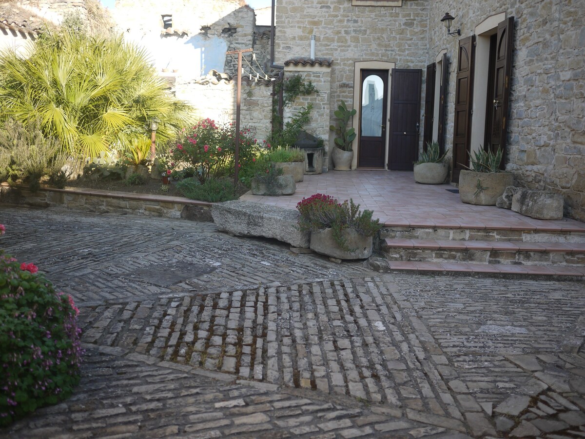 Il focolare PianoTerra-Casa Saba Villanovafranca