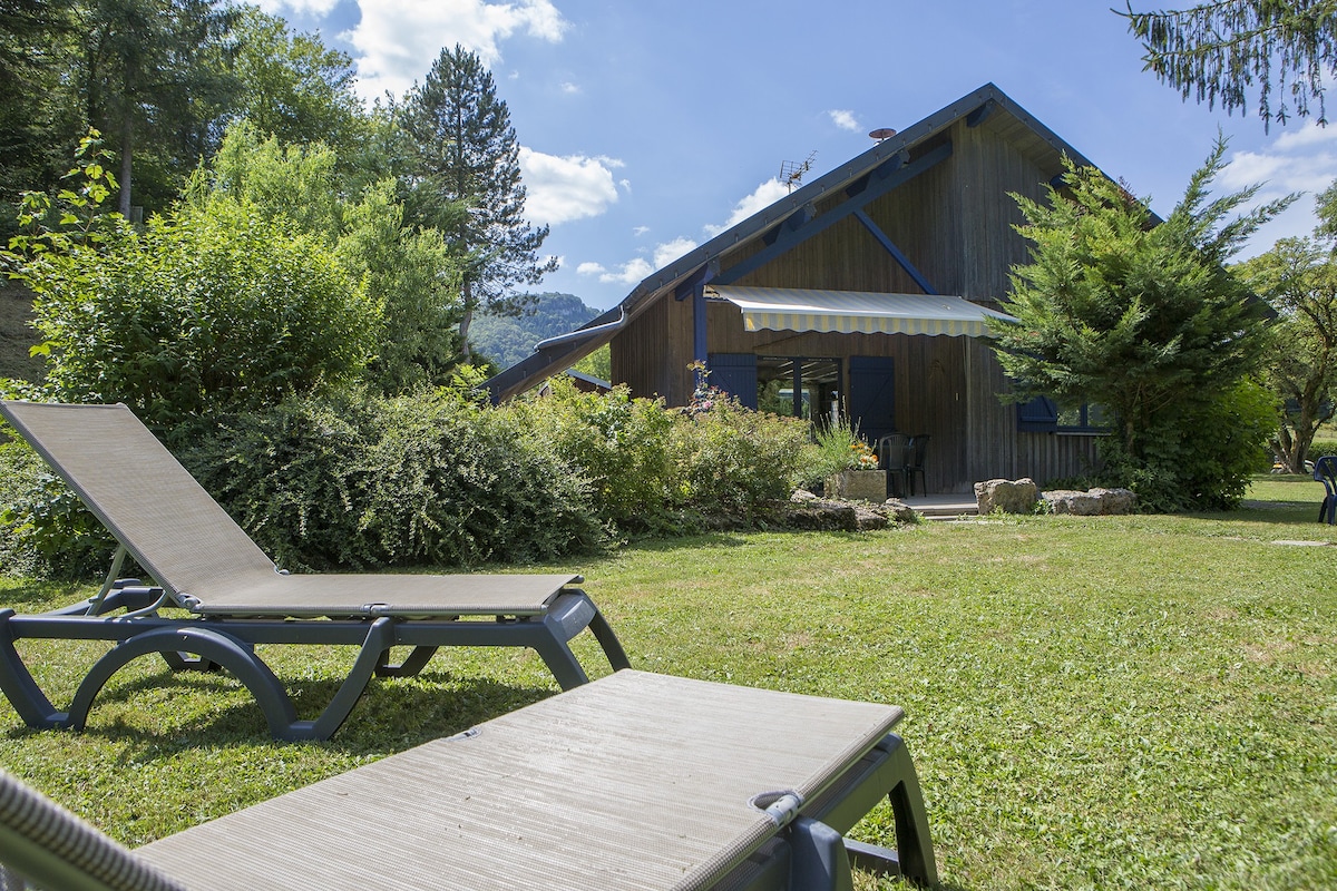 Franche Comte Chalet Ammonites rivière Lison