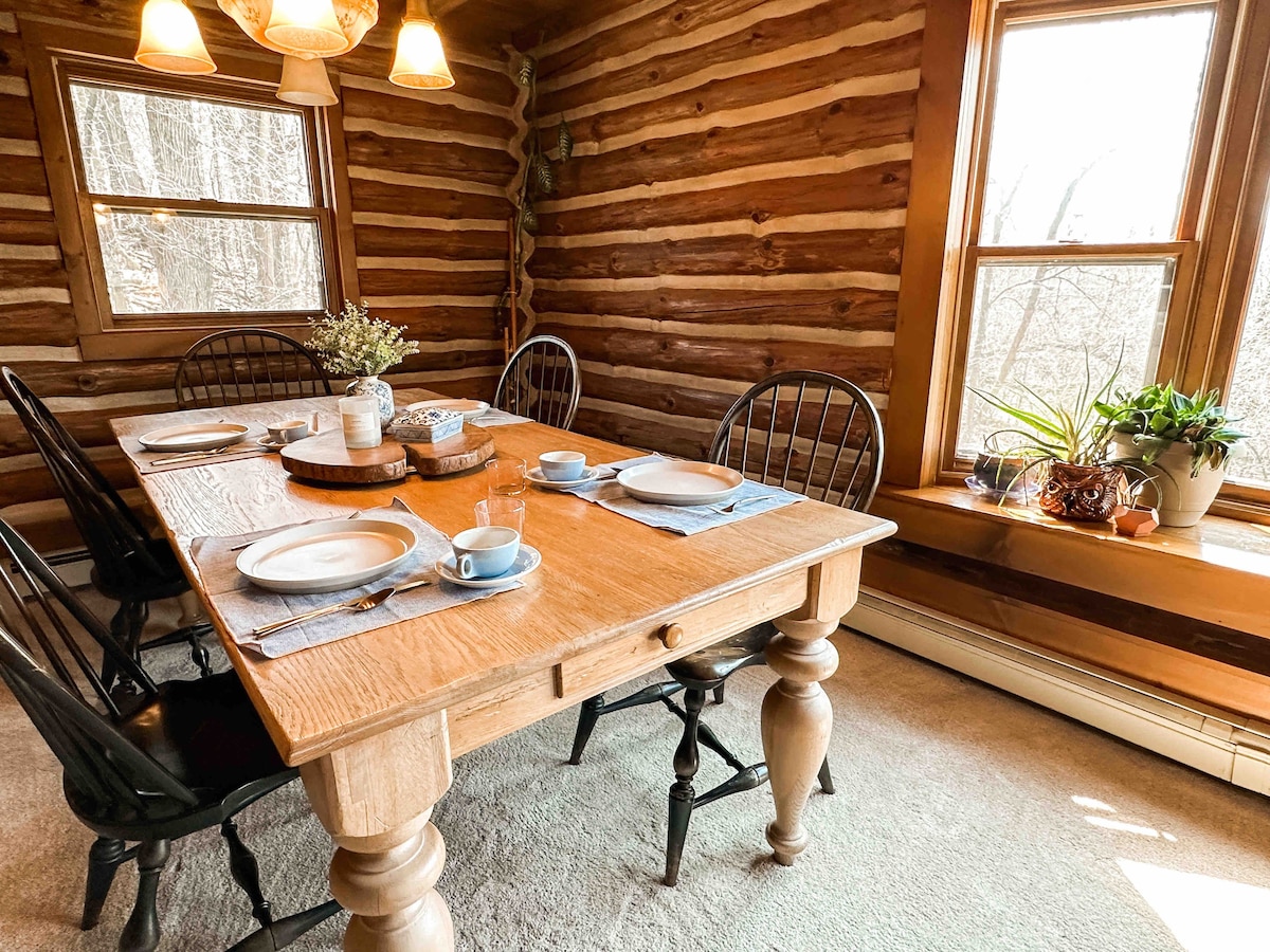 Log Cabin at Cliff Lake: Family Friendly Getaway