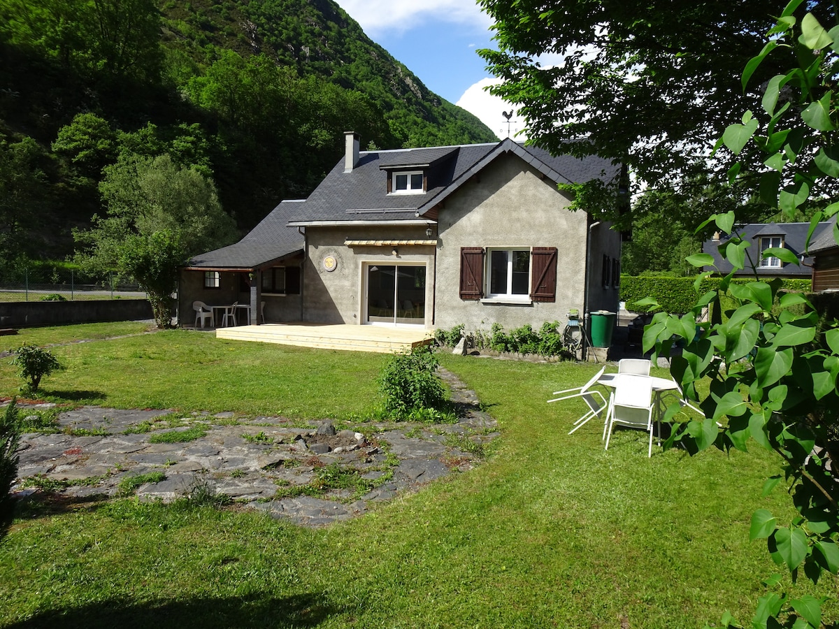 「Gite la soulane」，地理位置优越，可欣赏山景