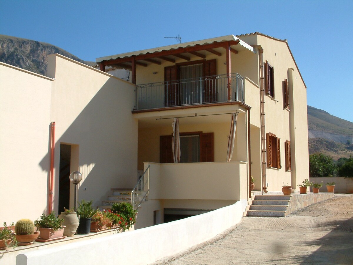 Casa Vincenzo -带阳台的公寓