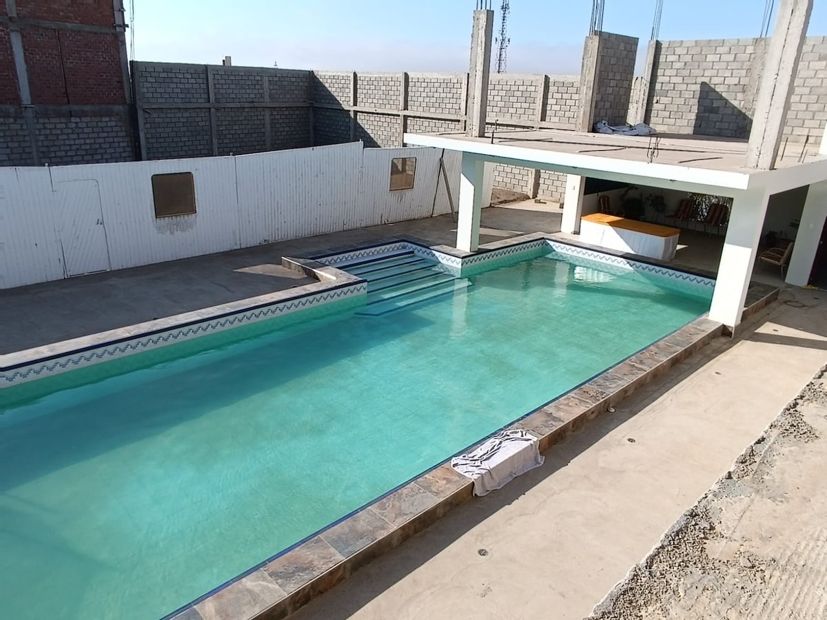 Hermosa casa con piscina y cancha deportiva