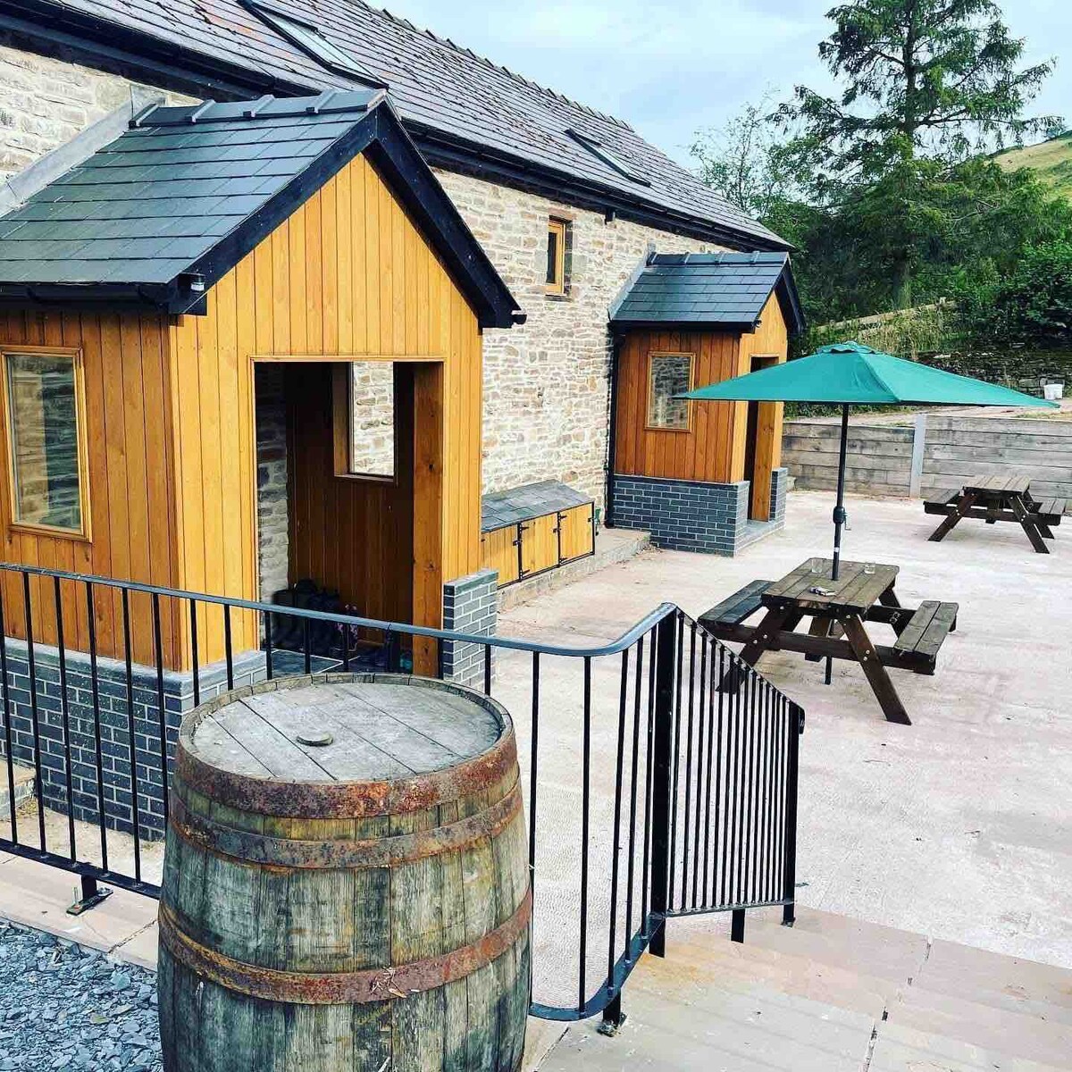 The Byre @ Nantygwreiddyn Barns