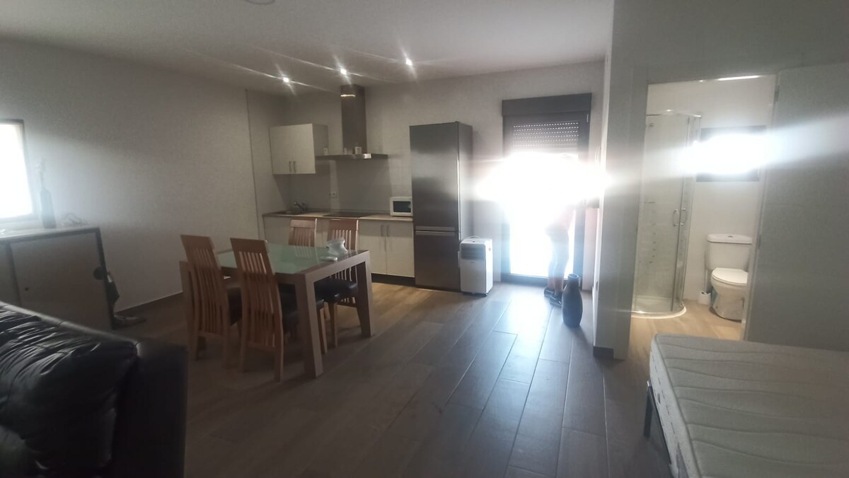 Loft independiente con baño  en Herencia