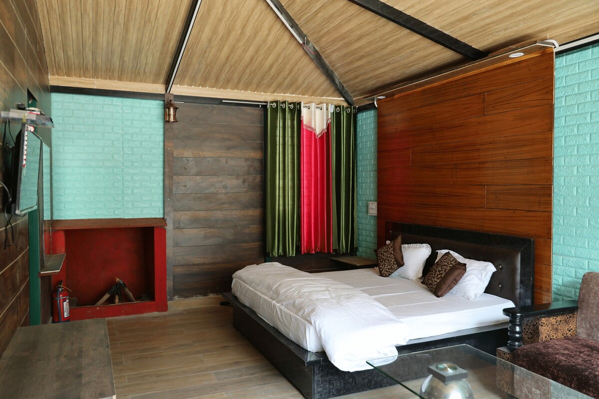 Premium Room With Breakfast @ Resort in Lansdowne