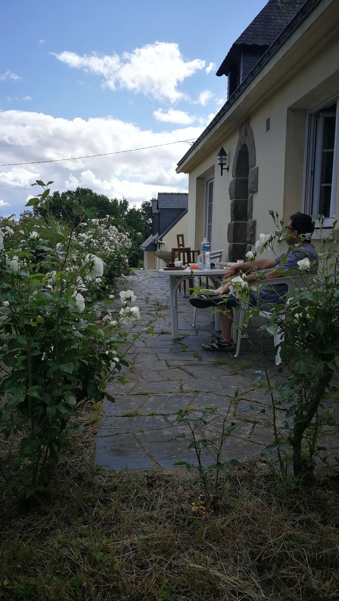 Maison de campagne sur un très grand terrain,