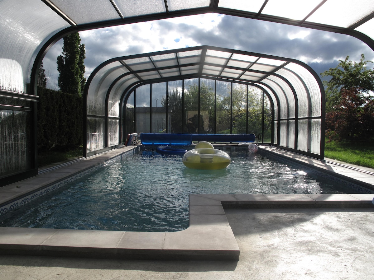 Chambord Castle & Swimming-pool