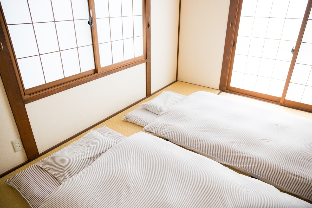 Home stay Japanese house. 30 min airport & parking