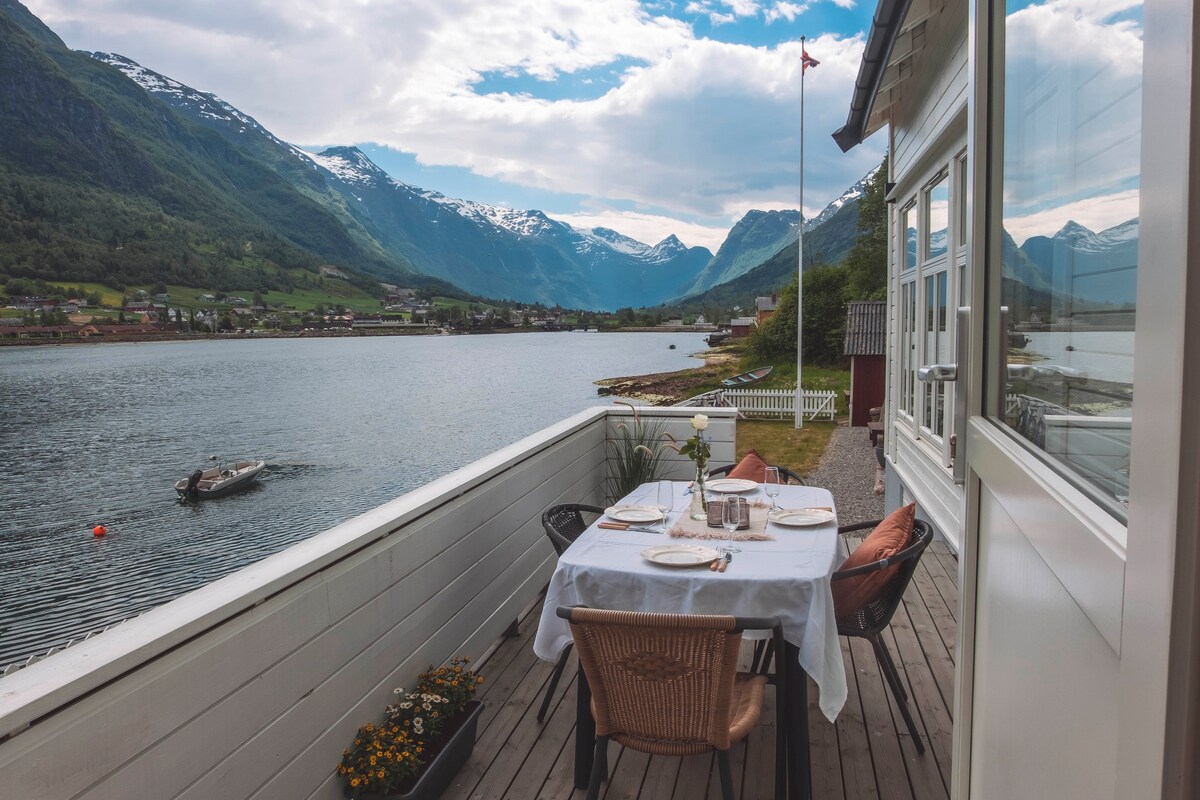 Holliday Villa by the Fjord in Olden