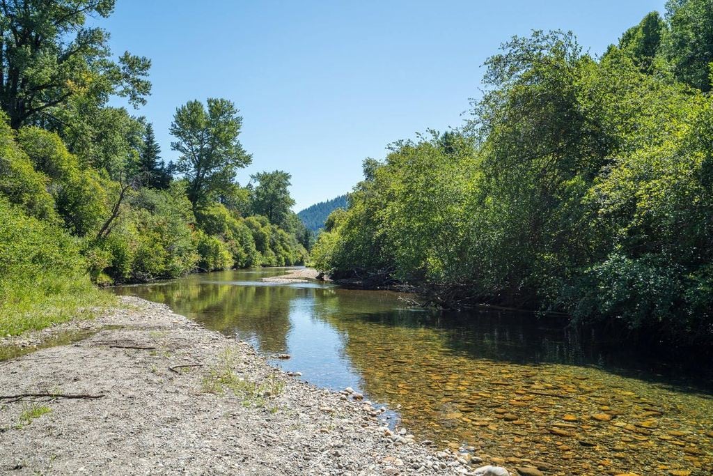 Sunland Lodge - Riverfront Escape