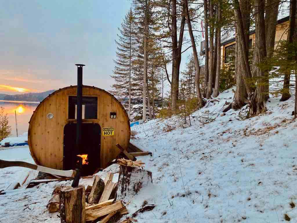 Four Season Cottage with Wood Burning Sauna