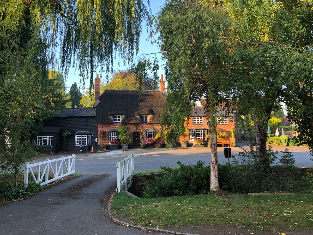 The Hayloft - Private 2 bed apartment, Essex