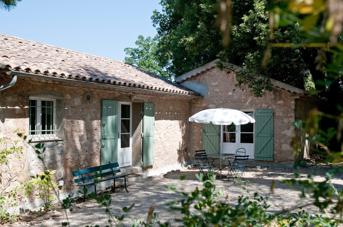 法国里维埃拉的小农舍