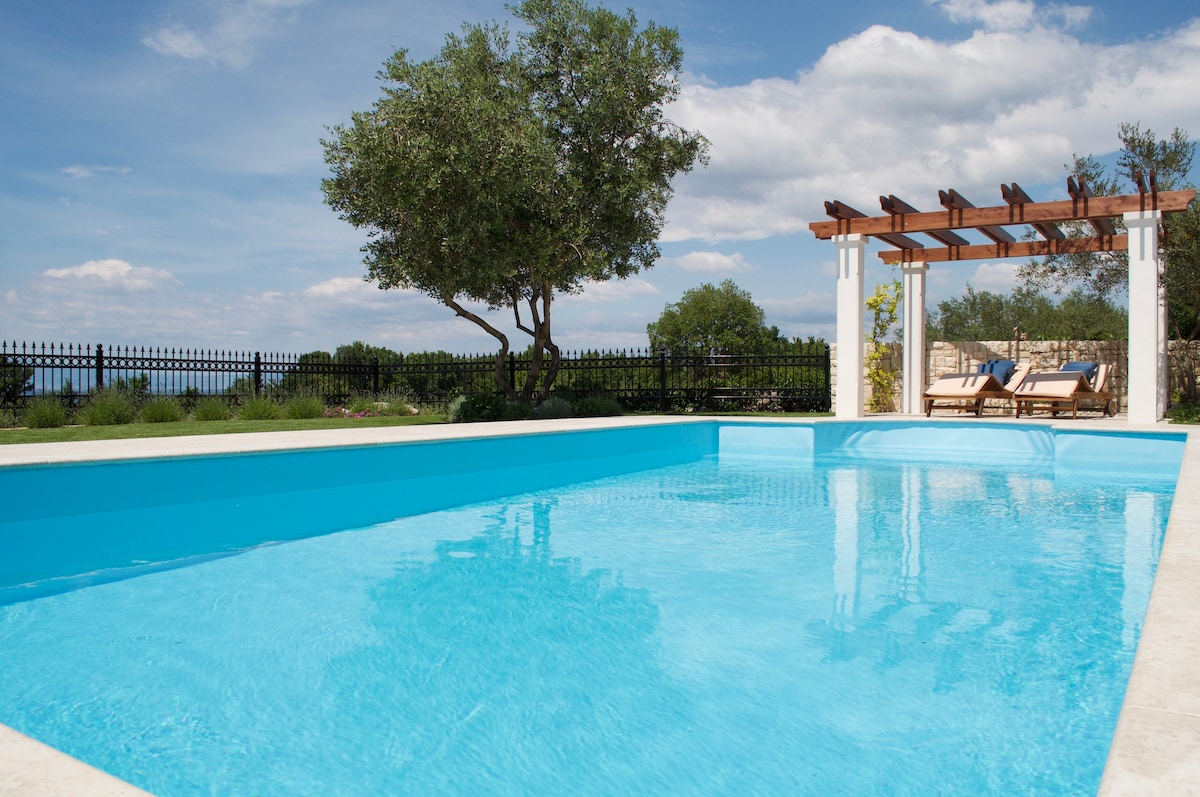 Villa Cassiopeia 4* with Private Pool and Sea View