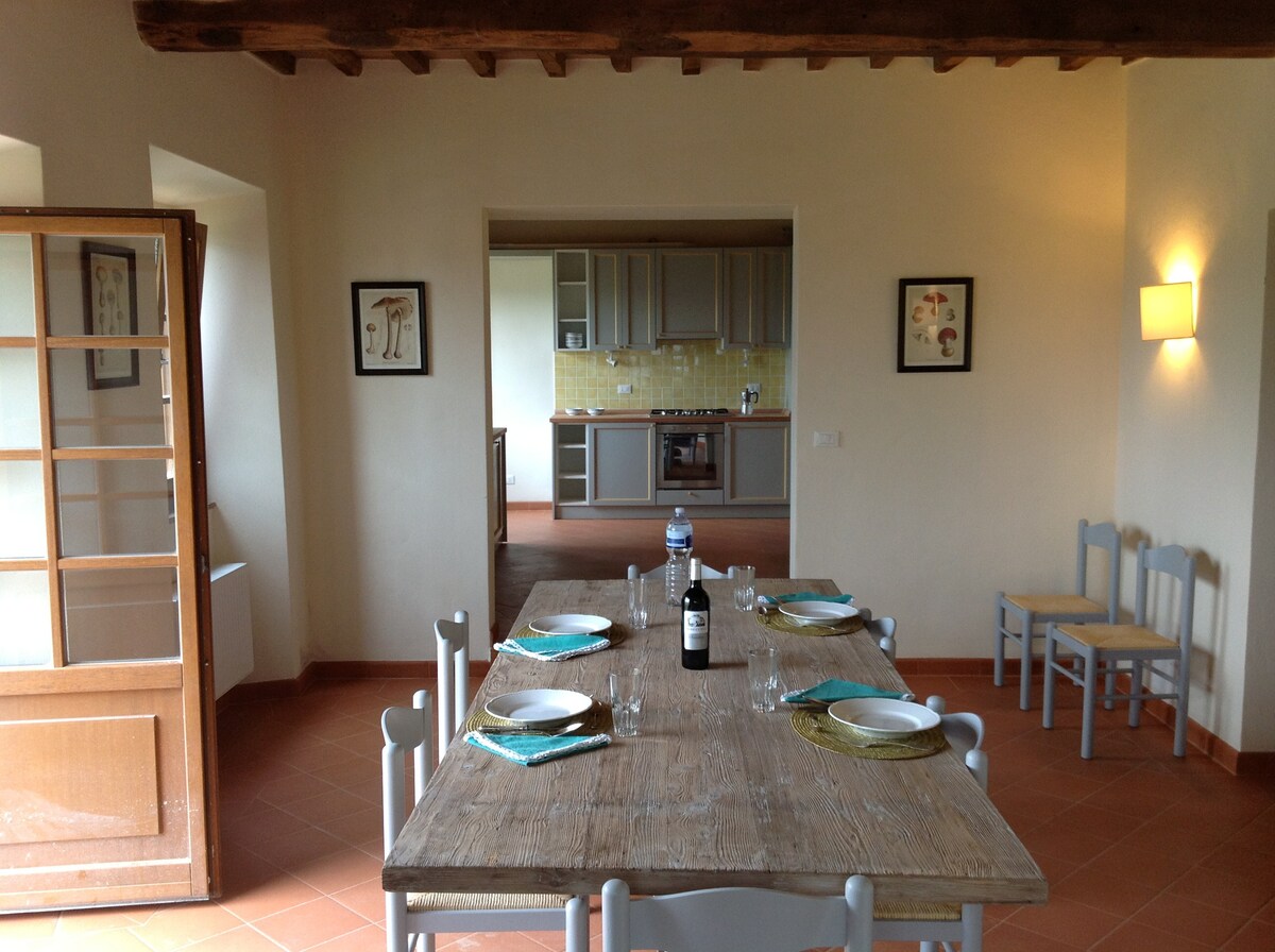 Villa Florestano, spacious Tuscan farmhouse & view