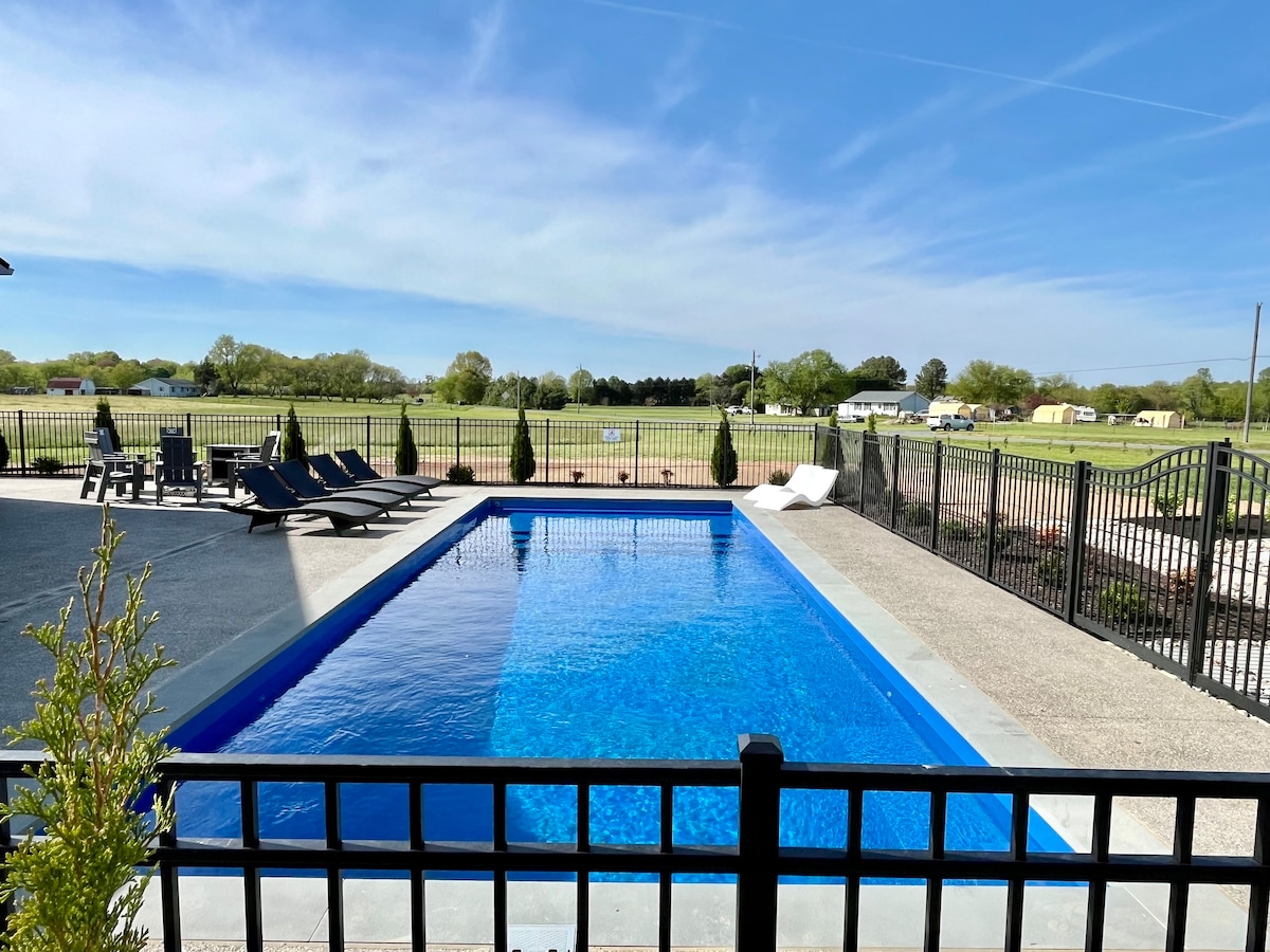 The Hidden Gem•Heated pool•Breeo fire pit