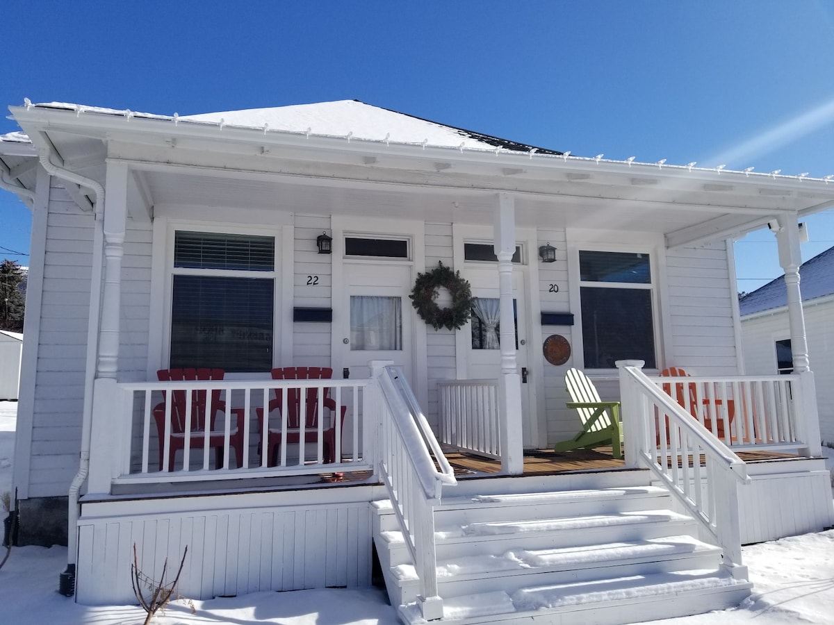 Historic 1911 Miners Cottage - Winter Quarters