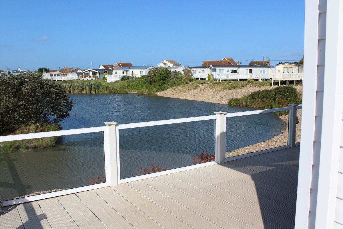 Romney Sands Holiday Park - Sleeps 6 Modern Lodge