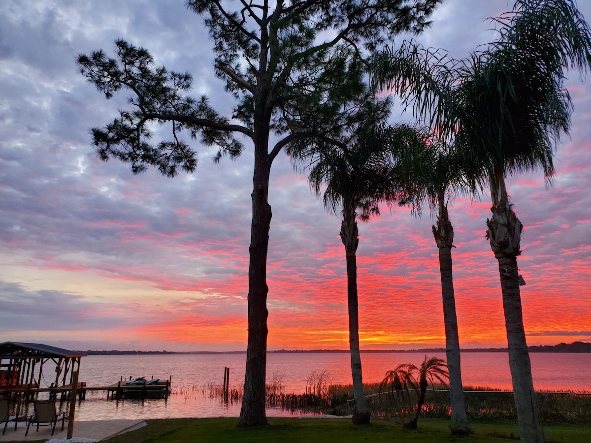 Camp St. Cabanas Unit 4 on Lake Dora