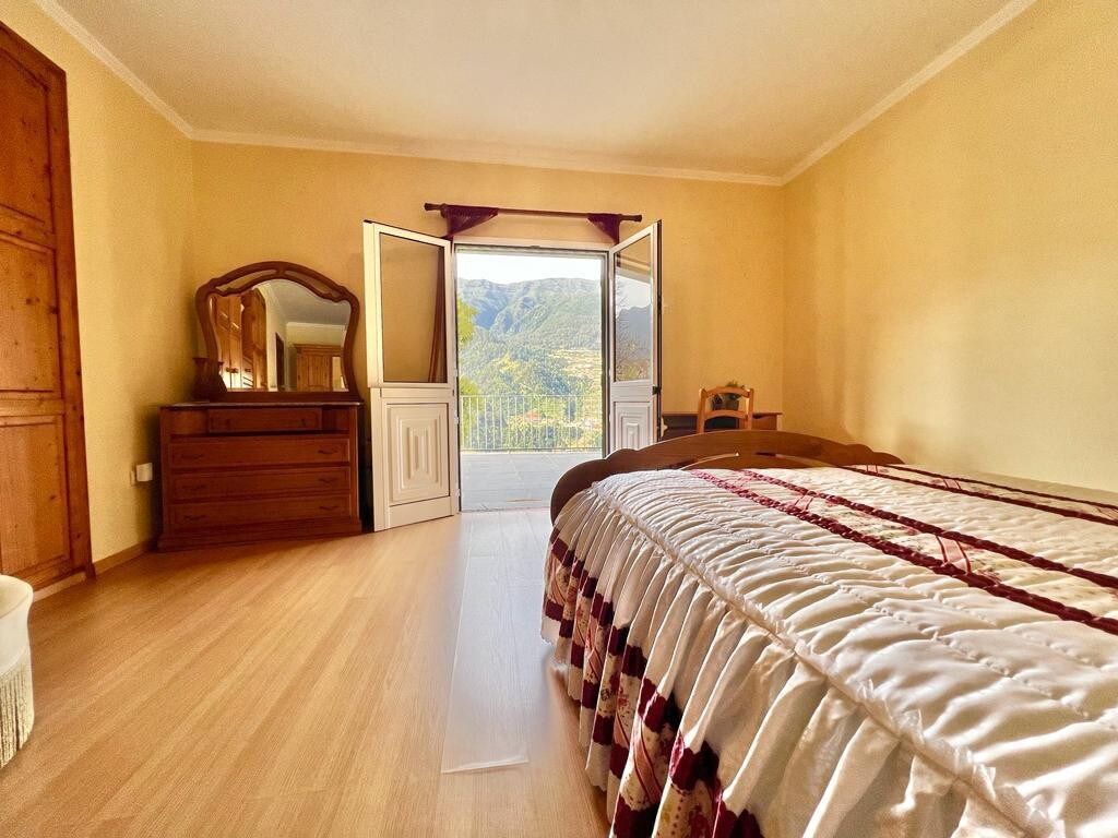 Queen Bedroom With Mountain Views