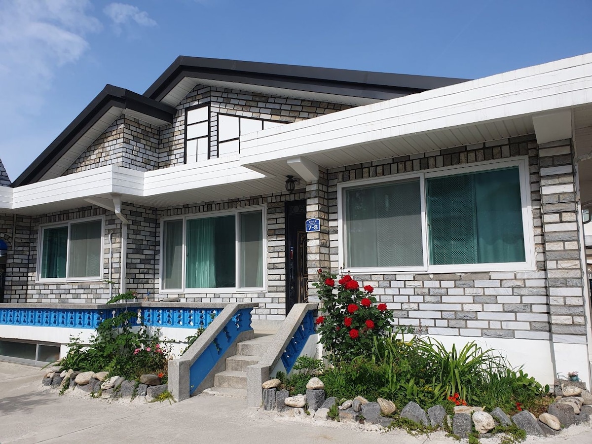 Nami Island Jara Island Gapyeong站是一个庭院、独栋别墅、私人房屋
和Netflix