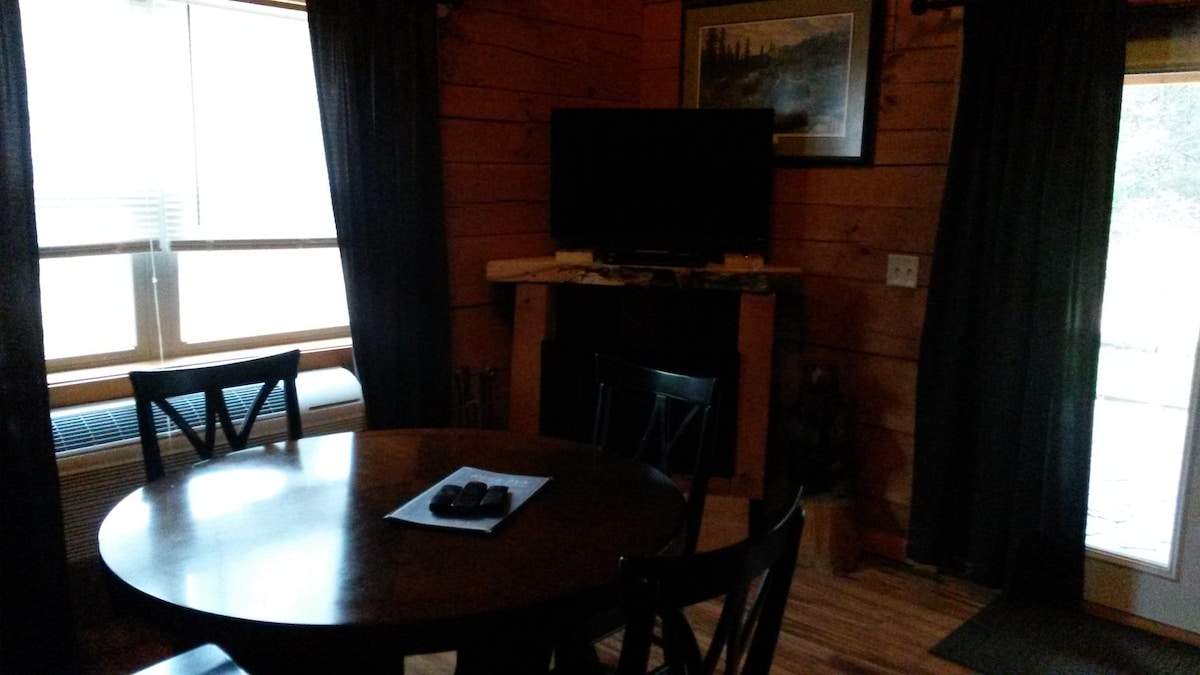 North Woodsy Feel Full Log lodge (2)