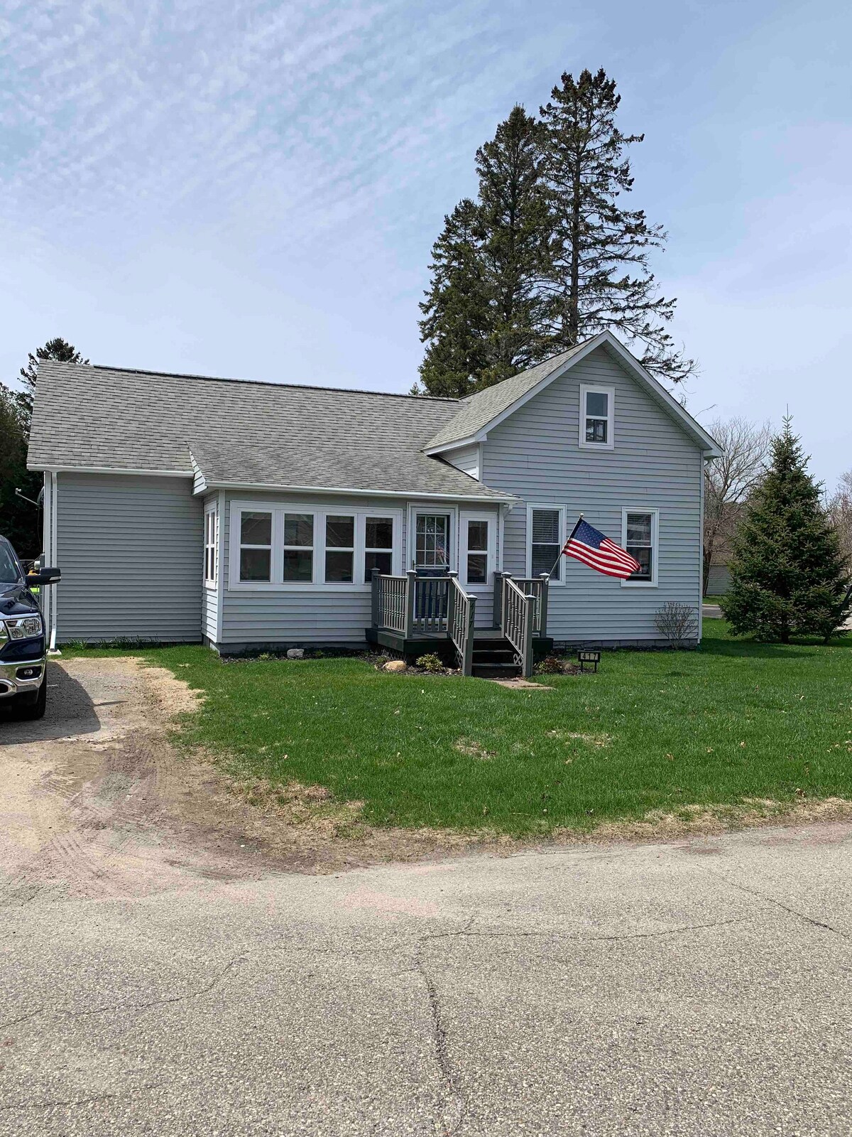 Cozy 2 bedroom cottage in downtown east tawas