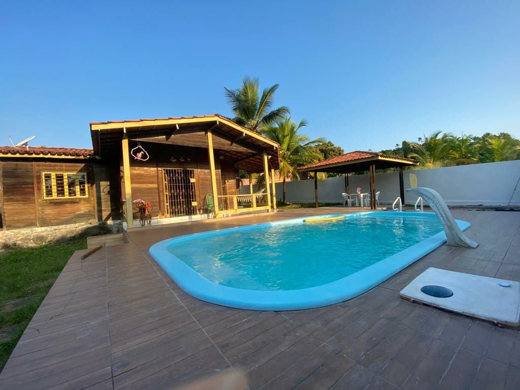 Casa na ilha, aconchegante e com piscina!