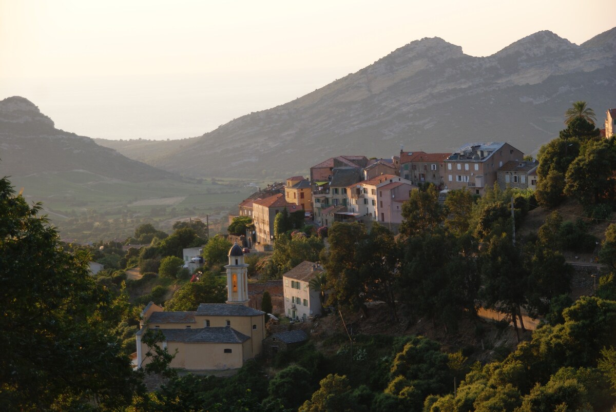 A casa di babbu, face au site de la Conca d 'Oru