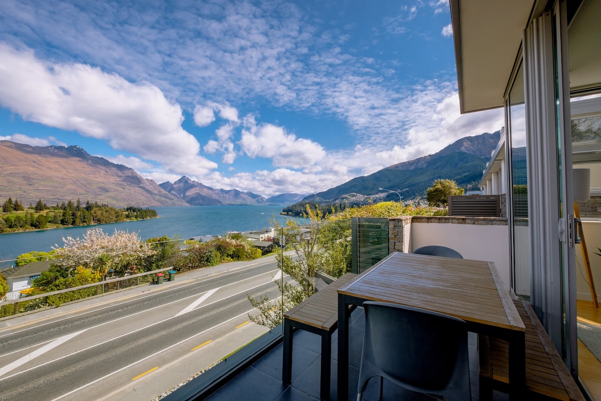 Top Floor One-Bedroom Apartment in Queenstown