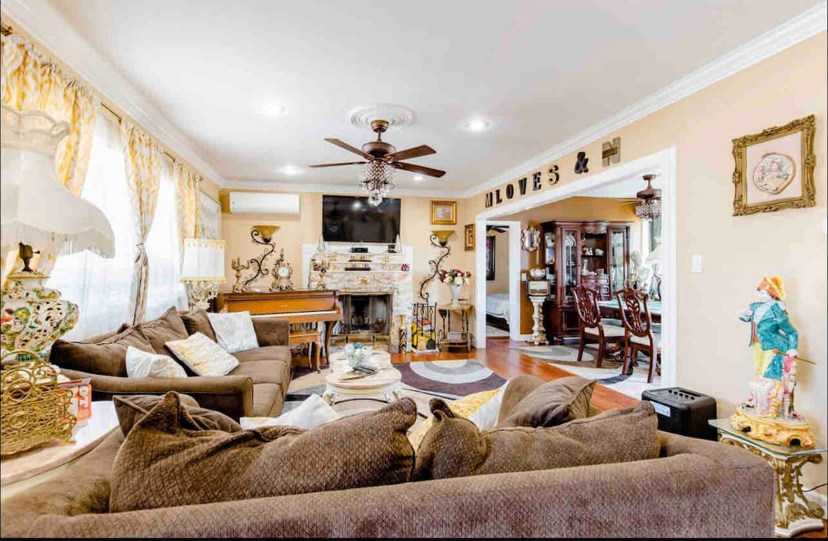 queen bedroom at sharing house