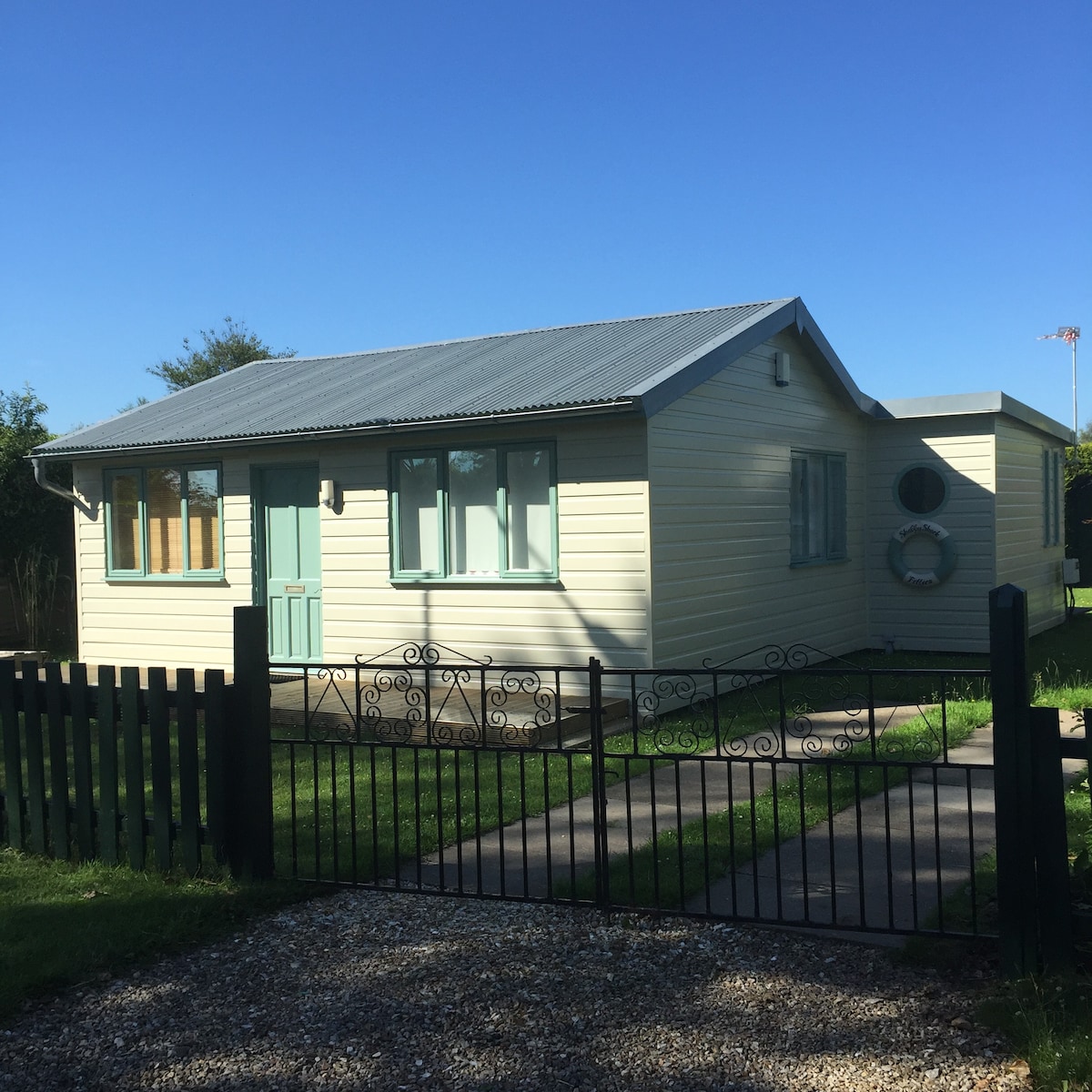 Cleethorpes Seaside Shabby Shack Holiday Chalet