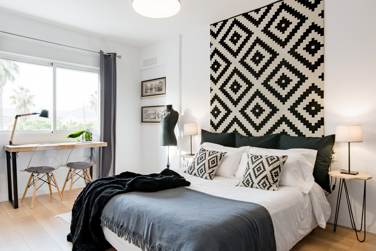 The Boho-Chic Oasis, Centric Apartment & Carpark