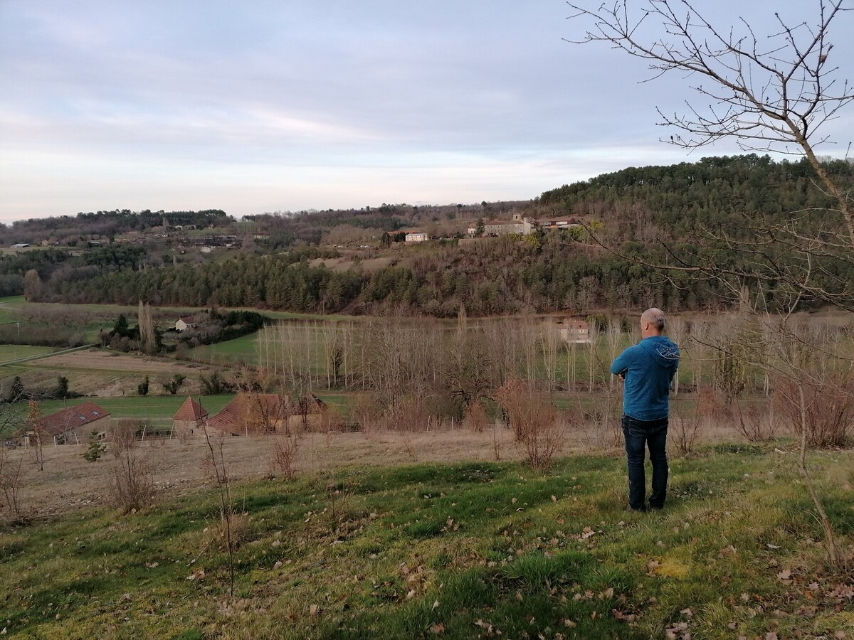 La Luciole, entre pierres et nature..