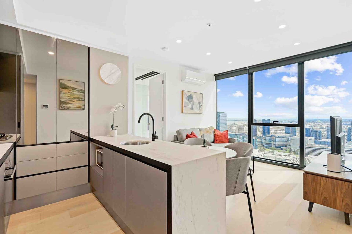 Amazing Sea&habour views Brand new 2B2B Apt in CBD