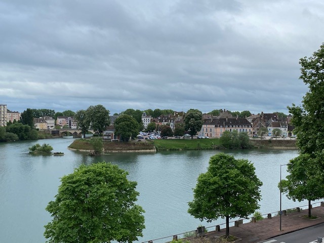 F2-Vue Saône -Quartier Historique -停车方便